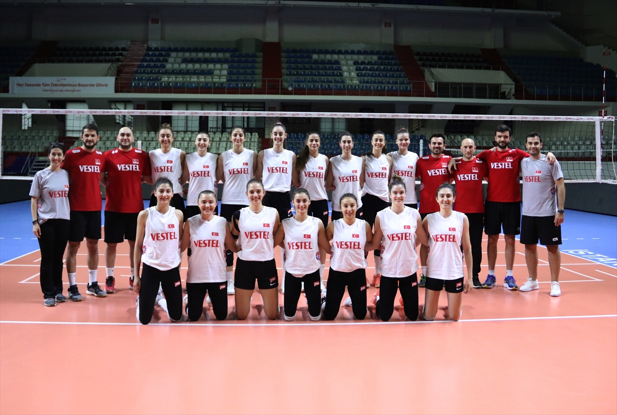 A Milli Kadın Voleybol Takımı'nda 2. grubun hazırlık kampı sona erdi