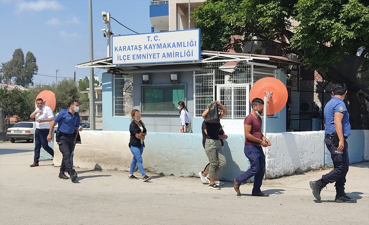 Adana'da evden hırsızlık yaptıkları iddia edilen 3 şüpheli tutuklandı