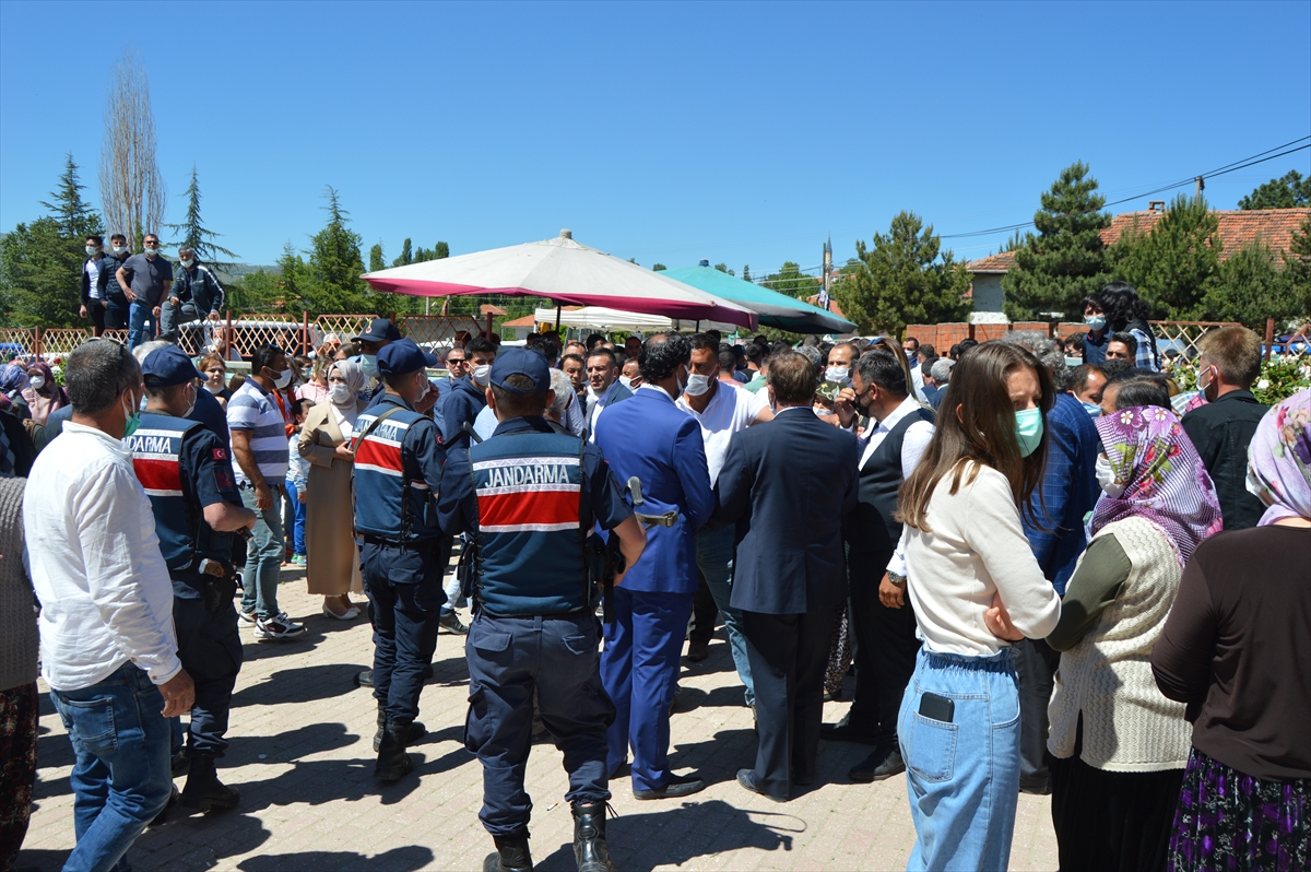 Afyonkarahisar'ın Güney beldesinde belediye başkanlığı seçiminde kavga çıktı