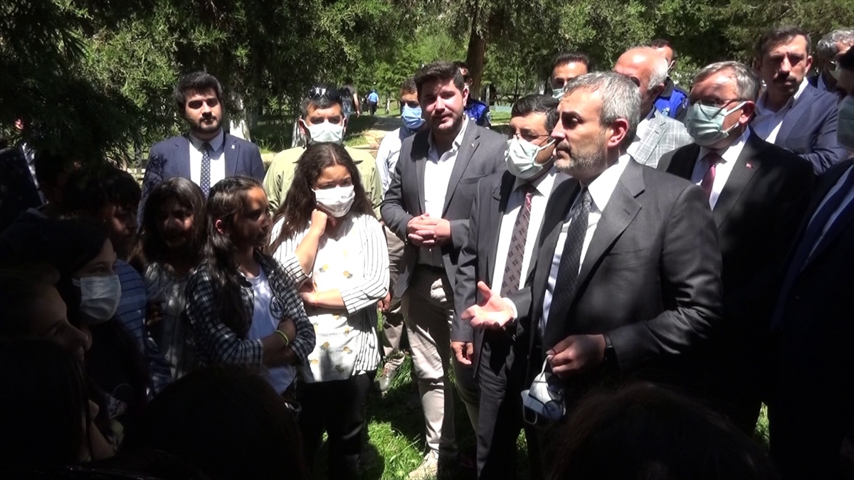 AK Parti Grup Başkanvekili Mahir Ünal, Kahramanmaraş'ta gençlerle buluştu: