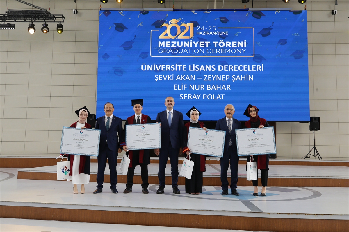 Bakanlar Gül ve Elvan, Hasan Kalyoncu Üniversitesi Mezuniyet Töreni'ne katıldı