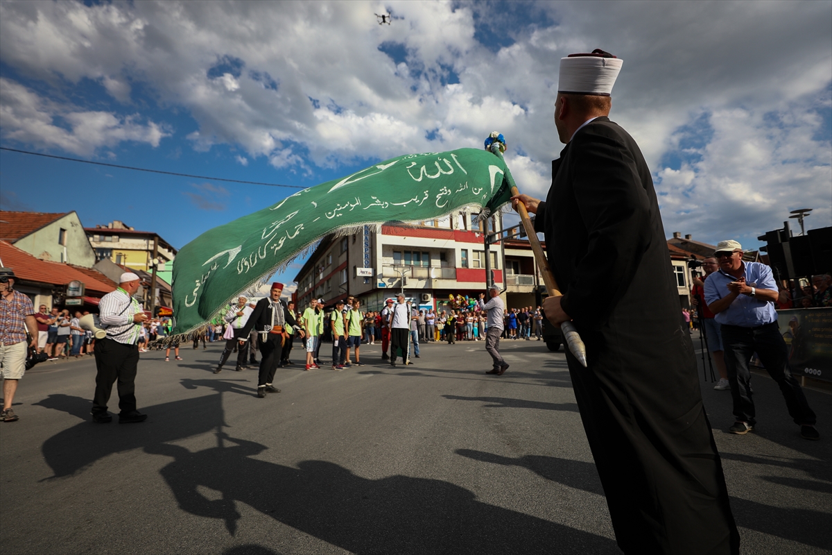 Bosna Hersek'teki geleneksel Ayvaz Dede Şenlikleri'ne katılacak atlılar Prusac'a uğurlandı