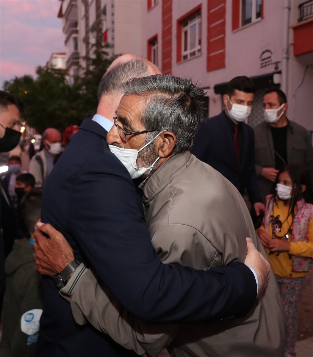 İçişleri Bakanı Soylu'dan şehit jandarma Keleş'in ailesine taziye ziyareti
