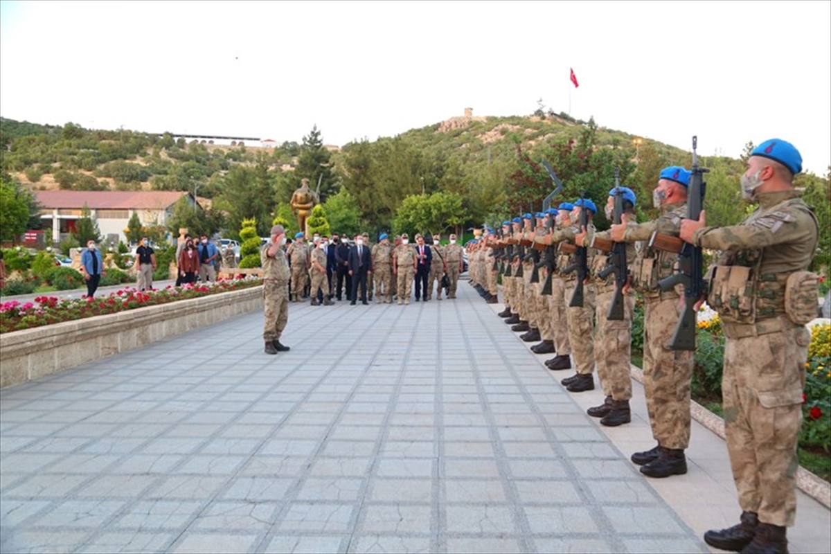 Jandarma Genel Komutanı Orgeneral Çetin, Çakırsöğüt Jandarma Komando Tugay Komutanlığını ziyaret etti