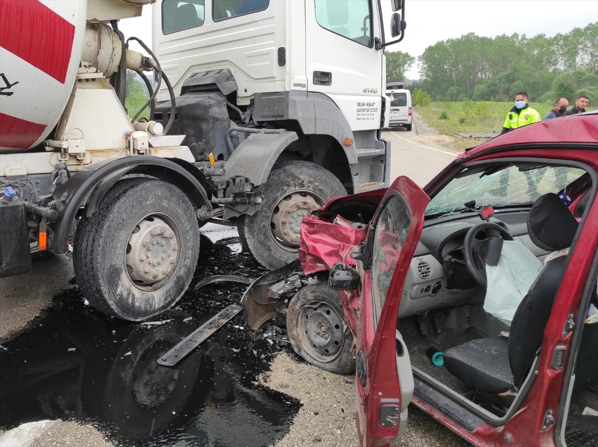 Kastamonu'da beton mikseriyle hafif ticari araç çarpıştı: 1 ölü