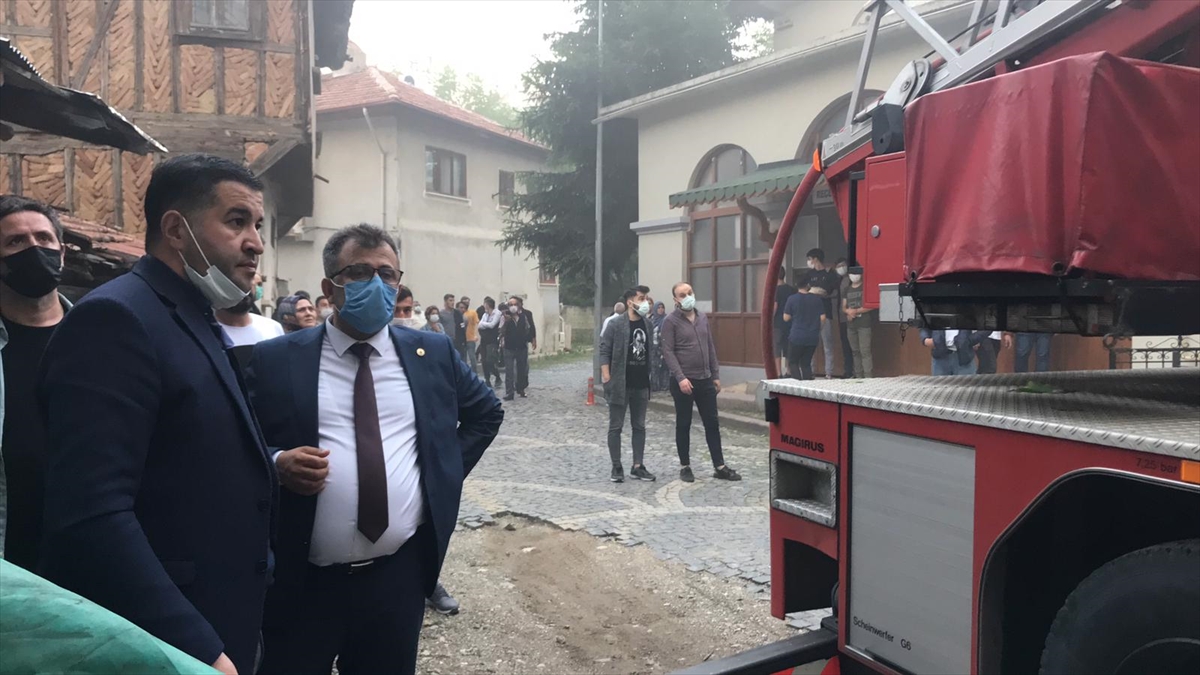 GÜNCELLEME – Kastamonu'da kafe olarak işletilen tarihi konakta çıkan yangın hasara yol açtı