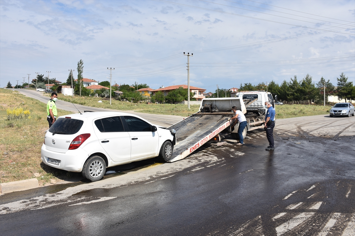 Kırıkkale'de dolmuş ile otomobil çarpıştı: 4 yaralı