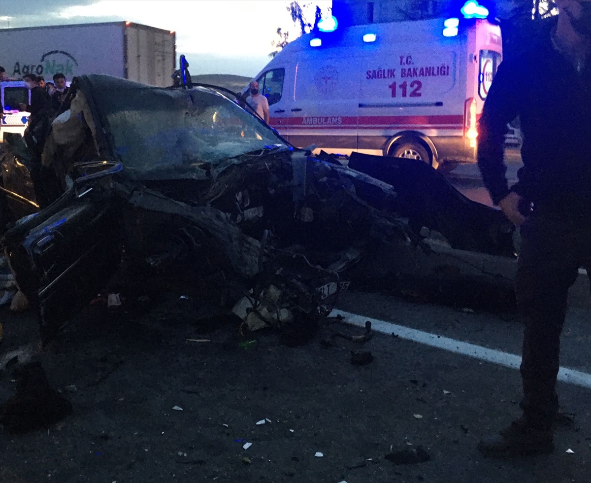 Konya'da tır ile otomobil çarpıştı: 2 ölü