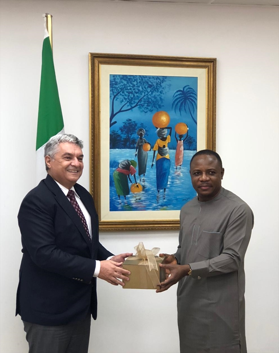 Türkiye'nin Abuja Büyükelçisi Bayraktar, Nijerya Dışişleri Bakanlığı Müsteşarı Aduda ile görüştü