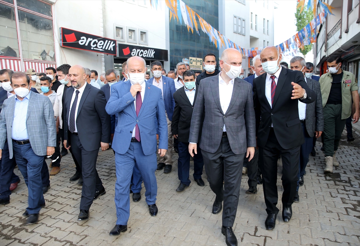 Ulaştırma ve Altyapı Bakanı Karaismailoğlu, AK Parti Malazgirt İlçe Başkanlığında konuştu: