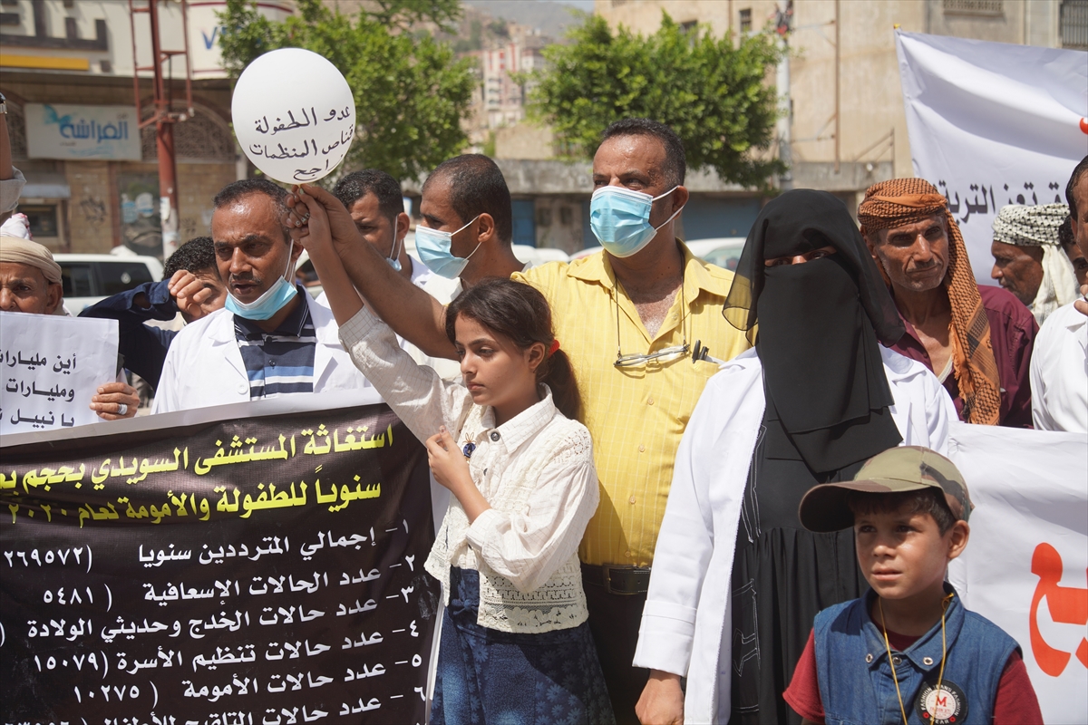 Yemen'in Taiz kentindeki doktorlar, bölgenin tek çocuk hastanesindeki sorunları protesto etti