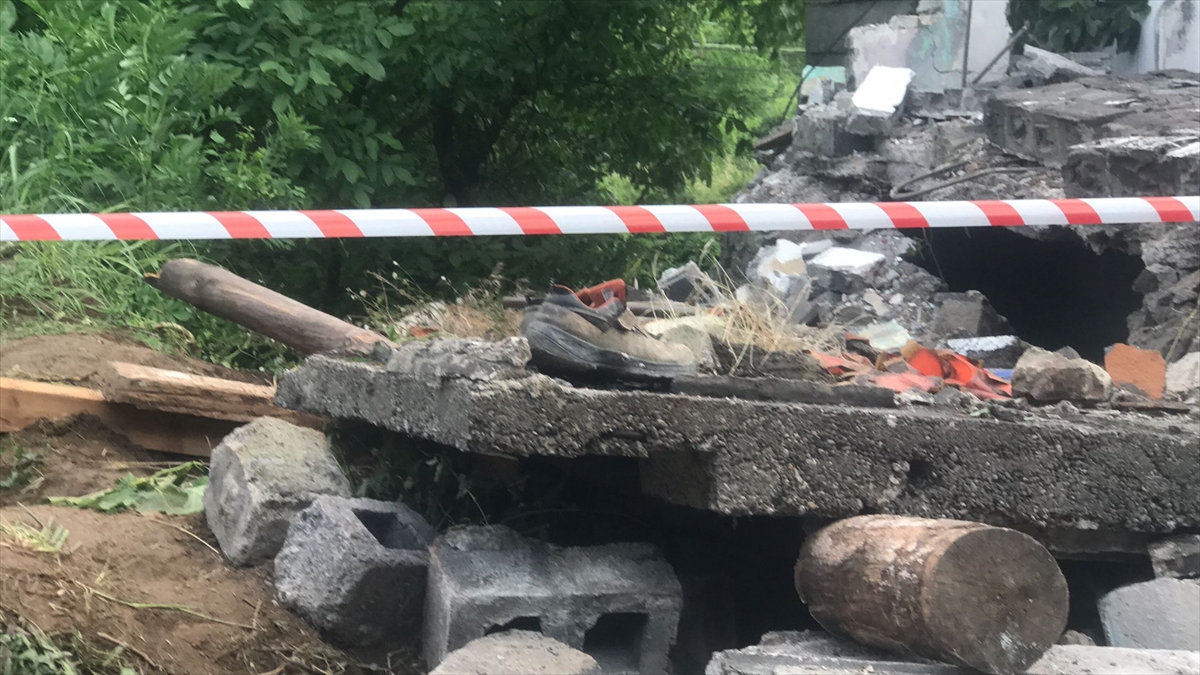 Zonguldak'ta yıkılan duvarın altında kalan kişi hayatını kaybetti