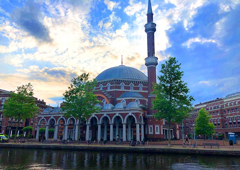 Amsterdam Ayasofya Camii’ne Yine Saldırıldı!..