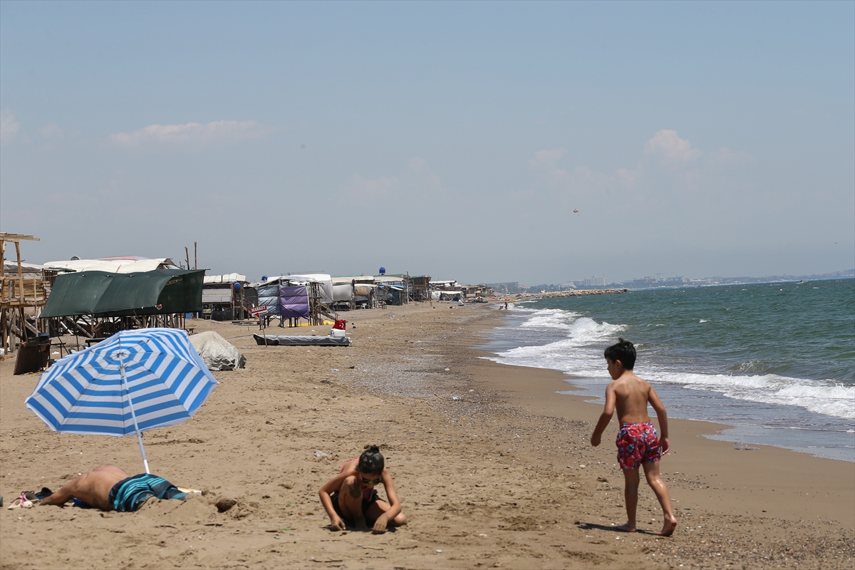 Antalya'nın geleneksel “çardaklı tatili” ilgi görmeye devam ediyor