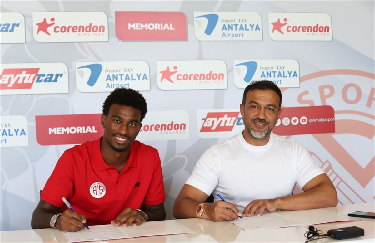 Antalyaspor, ABD'li futbolcu Haji Wright ile sözleşme imzaladı