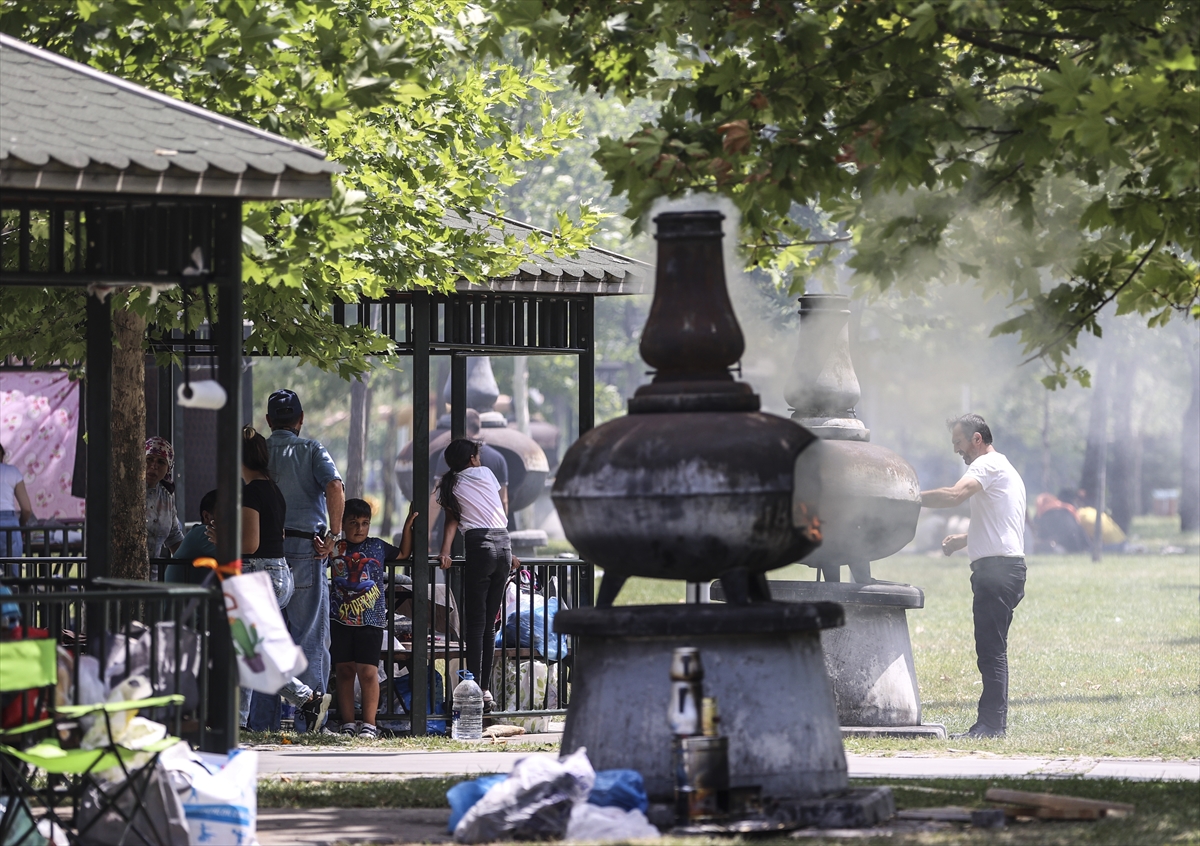 Başkentte bayramın üçüncü günü park ve piknik alanları doldu