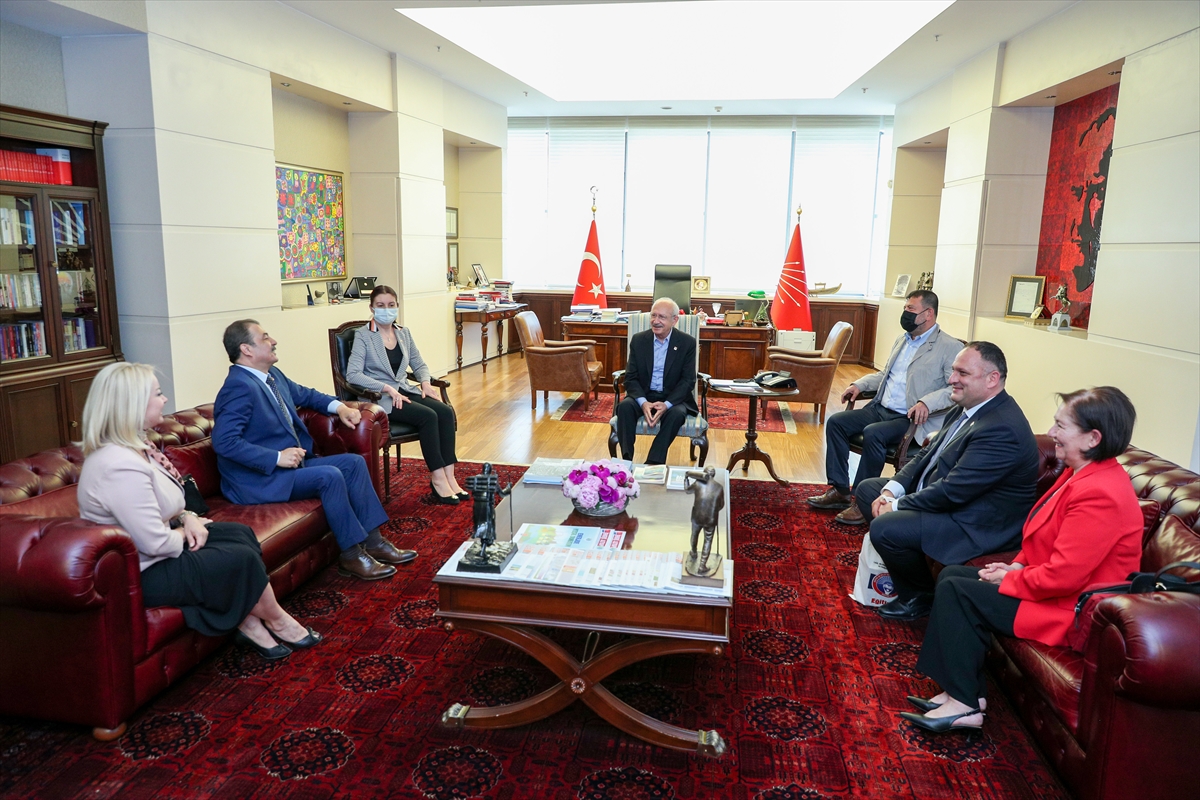 CHP Genel Başkanı Kılıçdaroğlu, Eğitim-İş heyetini kabul etti