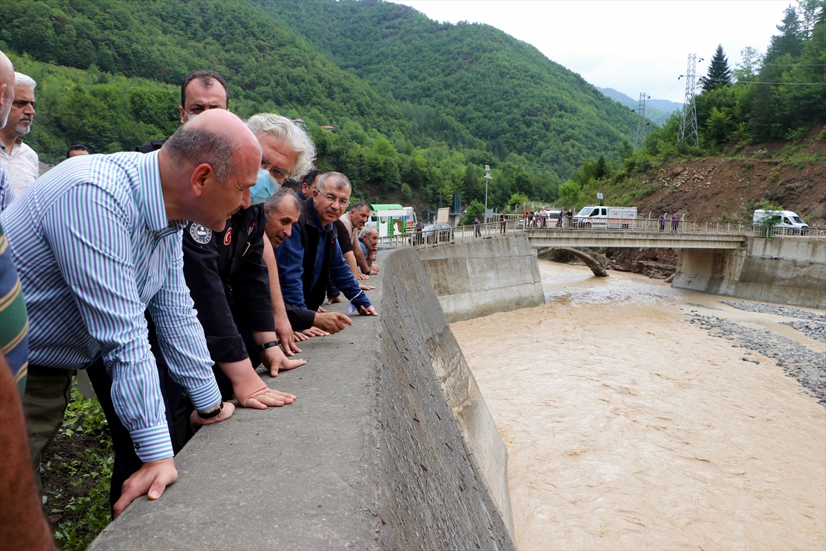 İçişleri Bakanı Süleyman Soylu, Artvin'deki sel bölgesinde incelemelerde bulundu