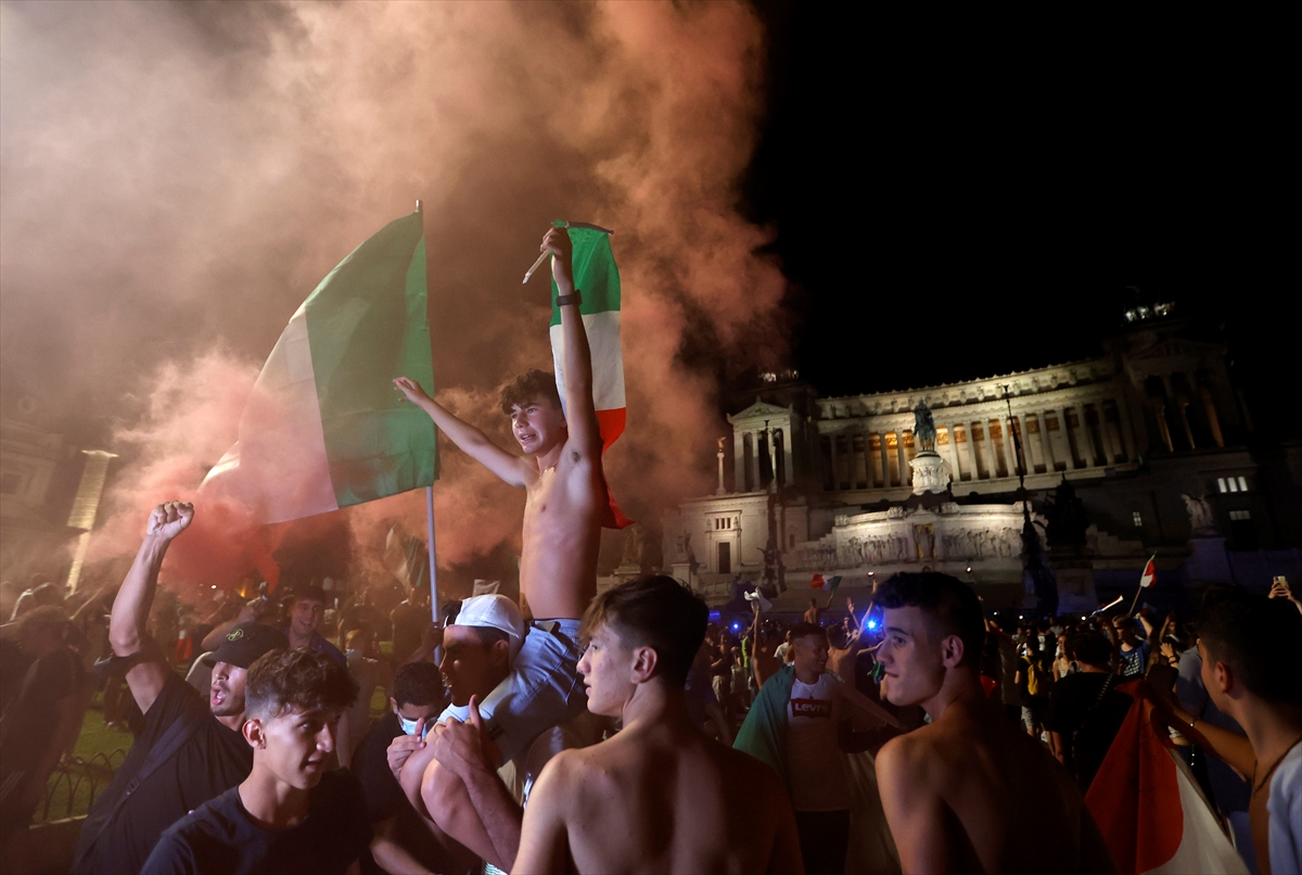 İtalya, 53 yıl sonra gelen Avrupa Şampiyonluğunu büyük coşkuyla kutladı