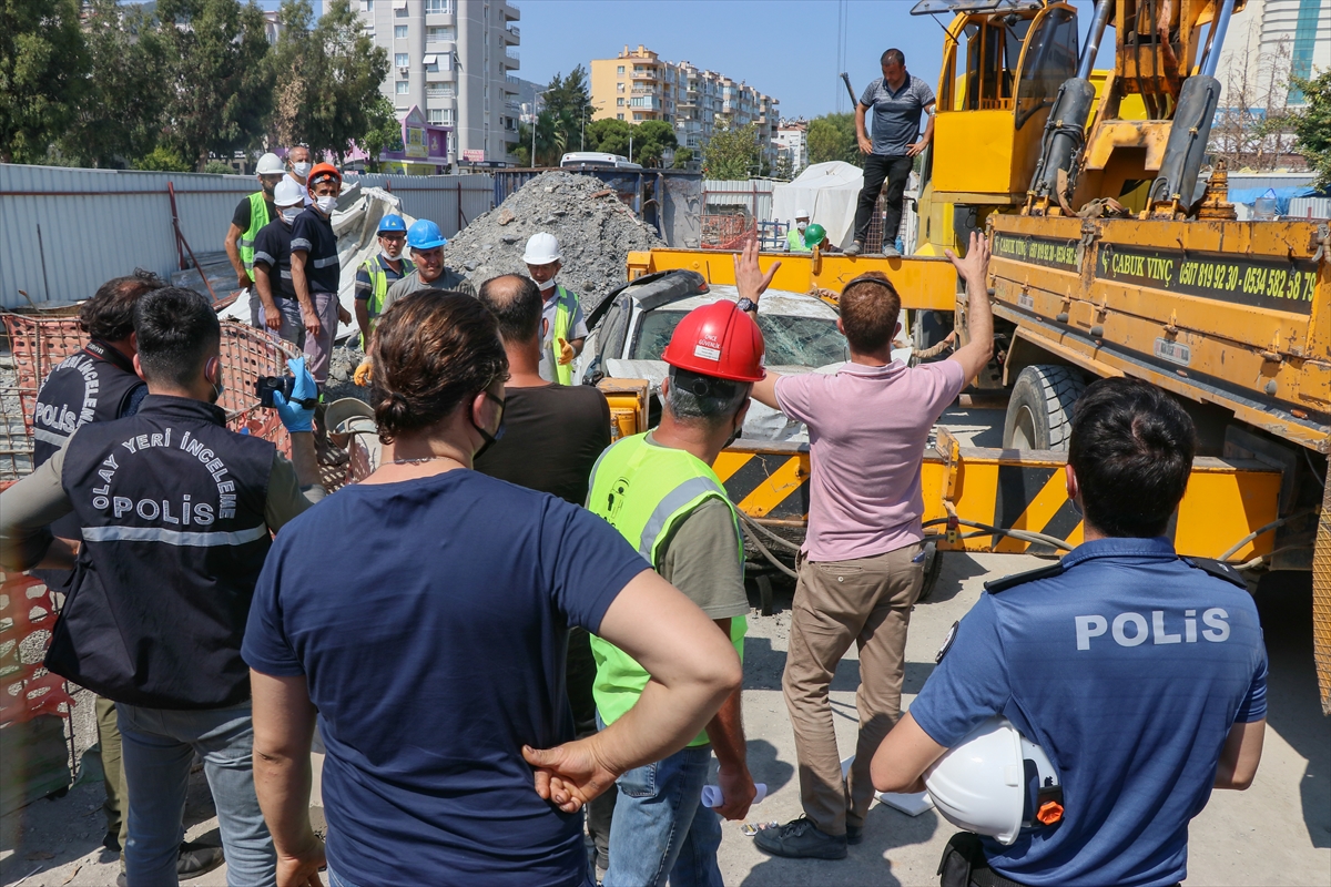 GÜNCELLEME 2 – İzmir'de otomobil metro inşaatındaki 25 metrelik boşluğa düştü: 1 ölü, 1 yaralı