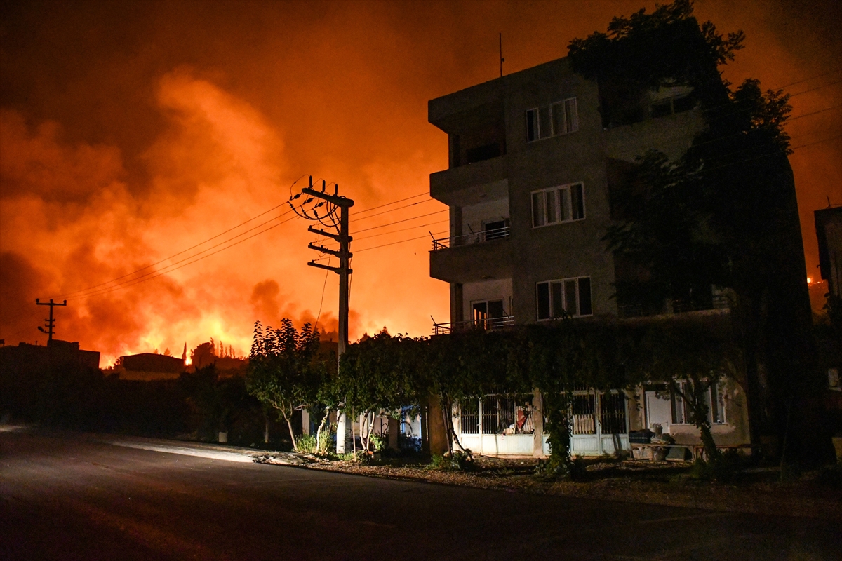 Mersin Aydıncık’ta 2 gün önce çıkan yangına müdahale ediliyor