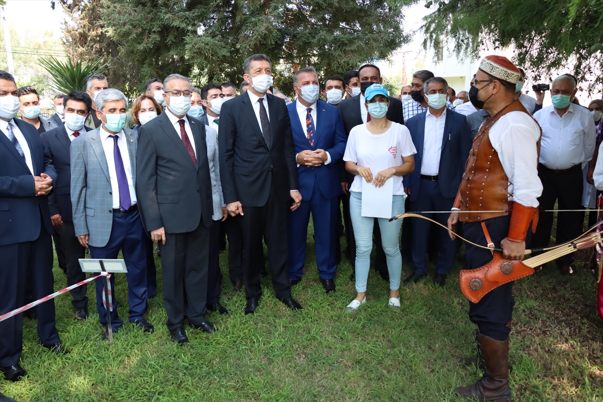 Milli Eğitim Bakanı Ziya Selçuk, Mersin'de okul ziyaretinde konuştu: