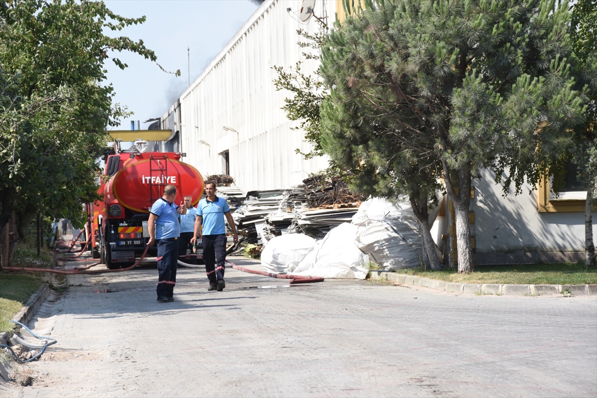 GÜNCELLEME – Tekirdağ'da geri dönüşüm fabrikasında çıkan yangın söndürüldü