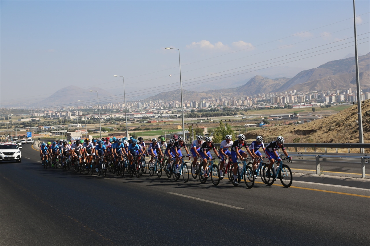 Tokyo Olimpiyatları'na katılacak bisikletçilerin son durağı Erciyes