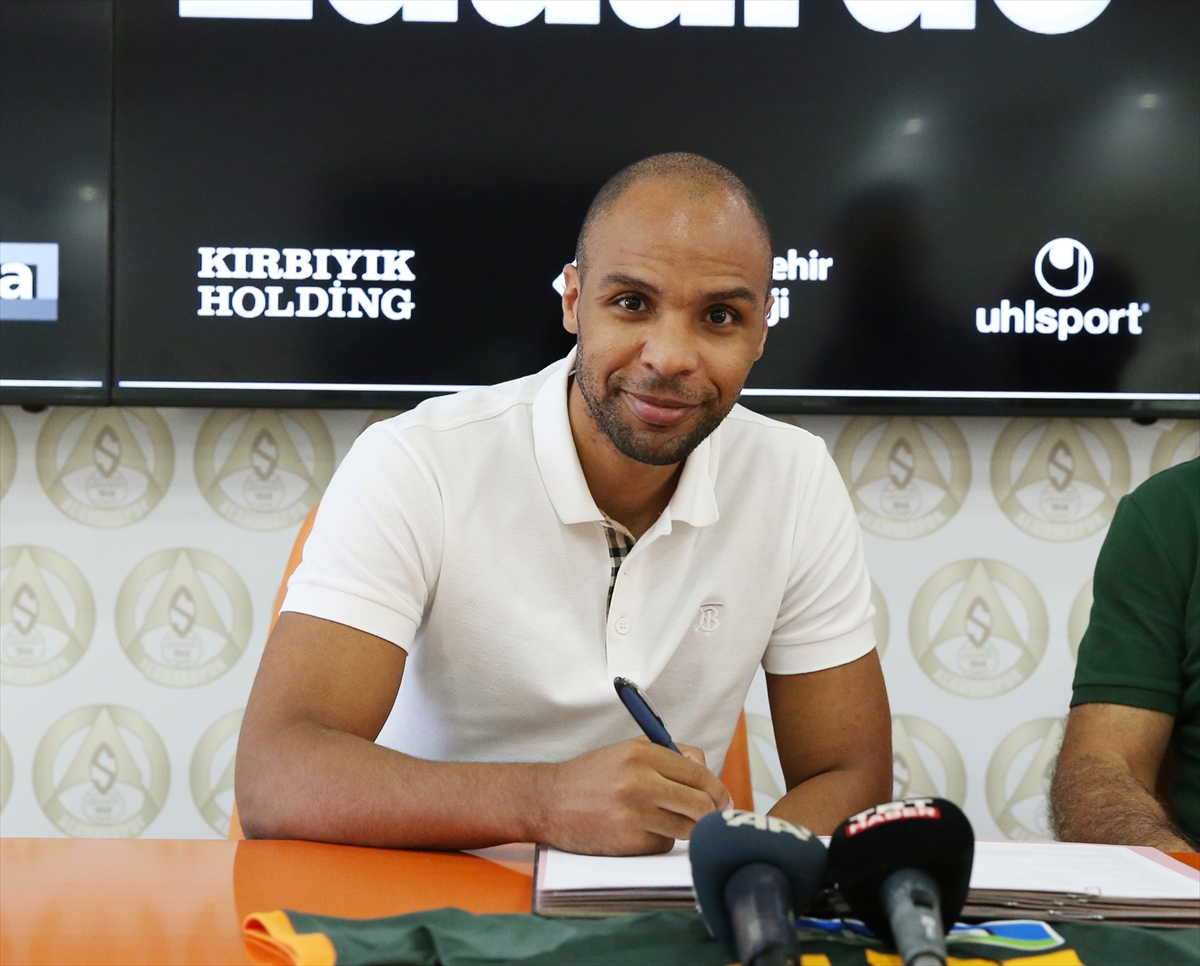 Alanyaspor, Wilson Eduardo'yu transfer etti