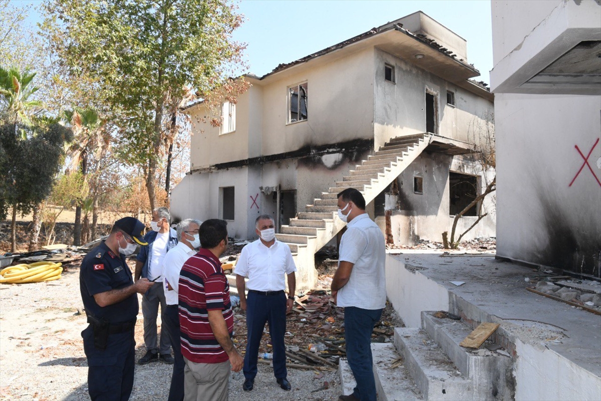 Antalya Valisi Yazıcı, Manavgat'taki orman yangınında zarar gören esnaf ve vatandaşı ziyaret etti: