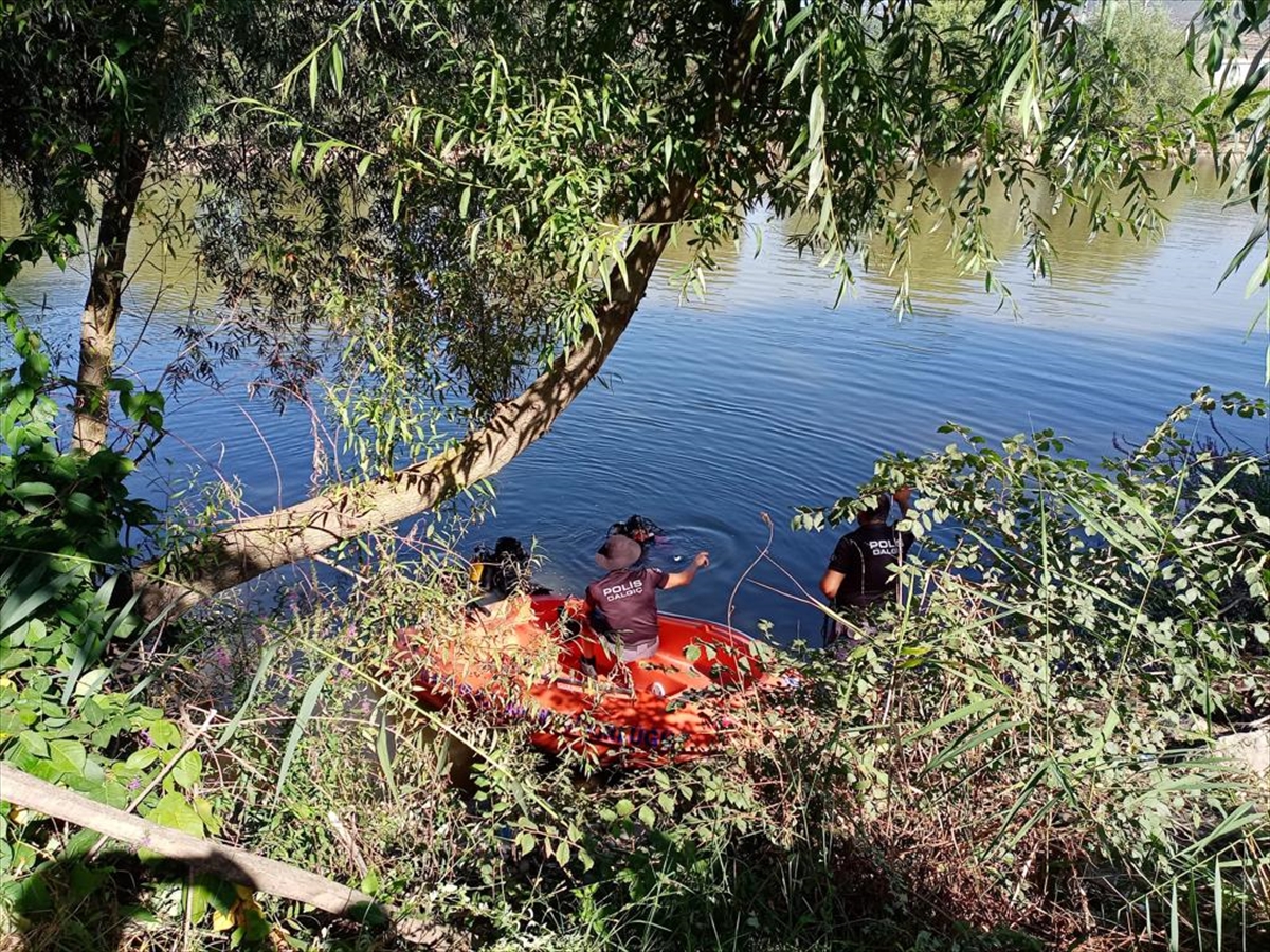 Bilecik'te Sakarya Nehri'ne düşen gencin bulunması için ara verilen çalışmalara yeniden başlandı