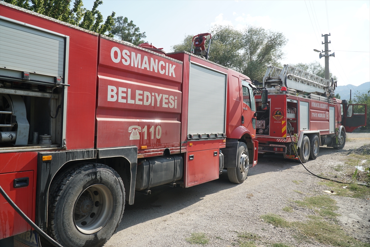 Çorum'da samanlıktan eve sıçrayan yangın söndürüldü