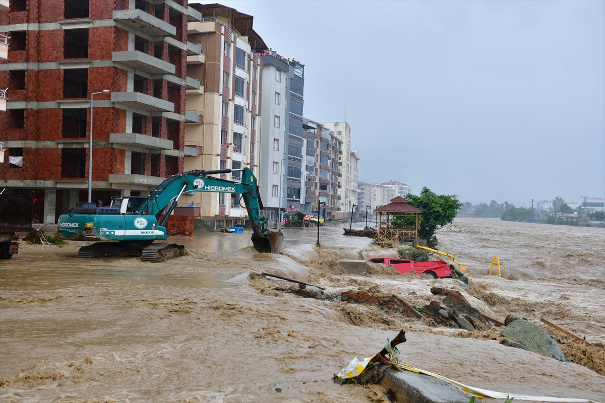 DSİ'nin Arhavi sel bölgesindeki çalışmaları devam ediyor