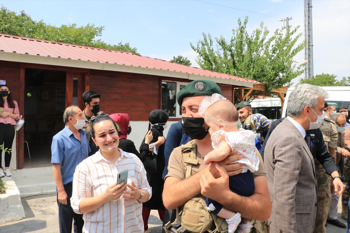 Fırat Kalkanı bölgesinde görevini tamamlayan özel harekat polisleri Erzincan'a döndü