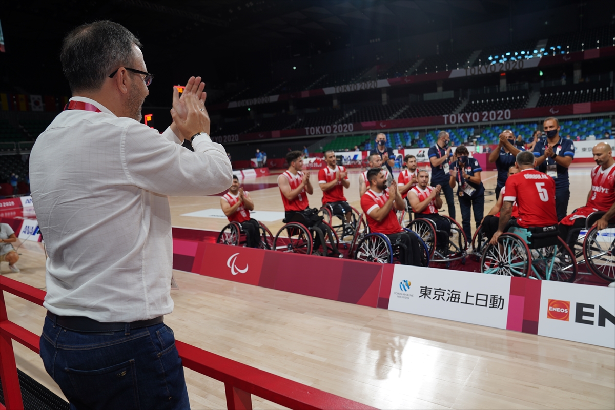 Gençlik ve Spor Bakanı Kasapoğlu, Tekerlekli Sandalye Basketbol Milli Takımı'nı tebrik etti