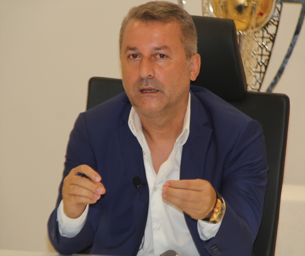 Giresunspor Başkanı Karaahmet: “Giresunspor en az bütçeyle bu ligde mücadele edecek takımı kurmak zorunda”