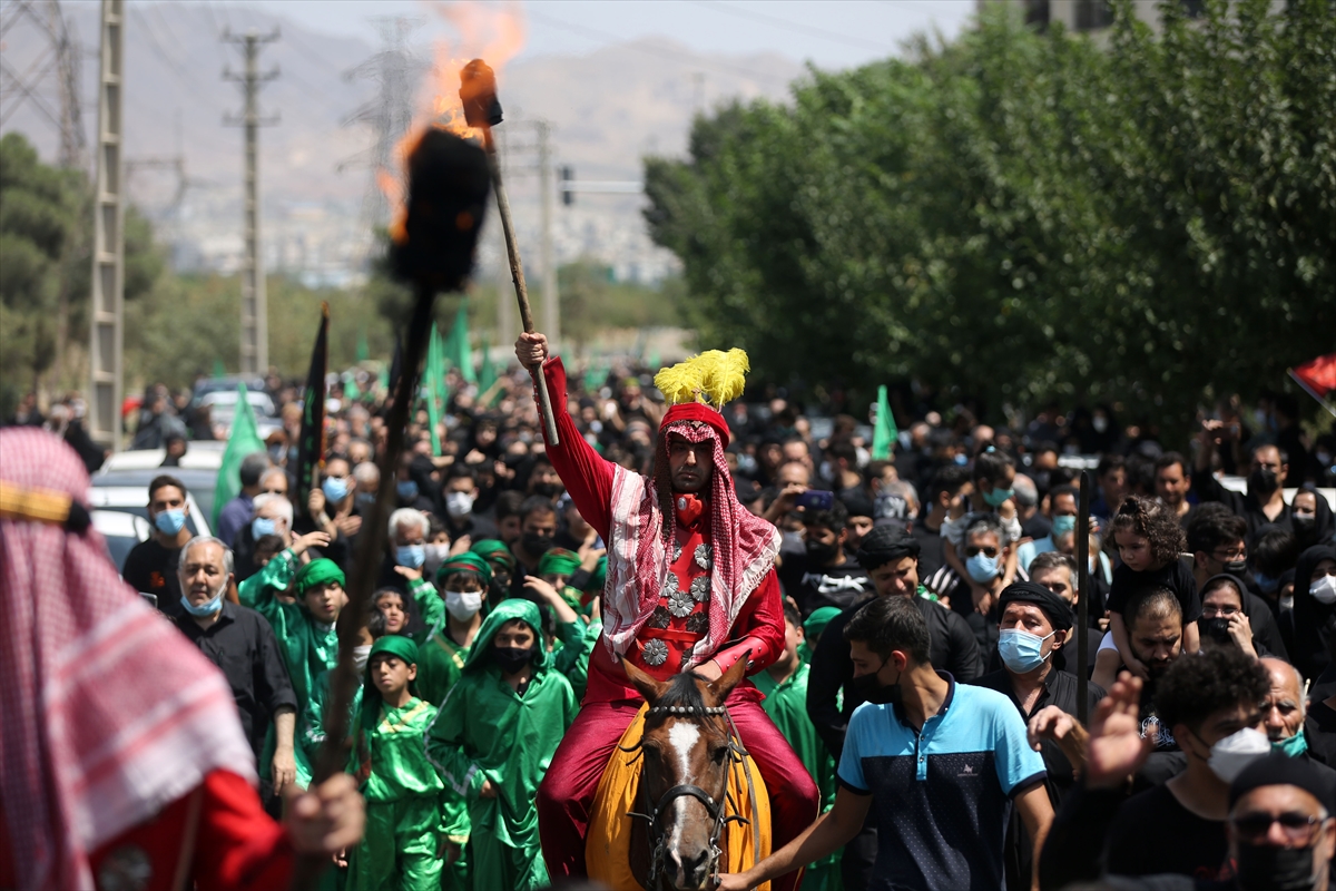 İran'da Kovid-19 vakalarındaki artışa rağmen Aşura Günü etkinlikleri düzenlendi