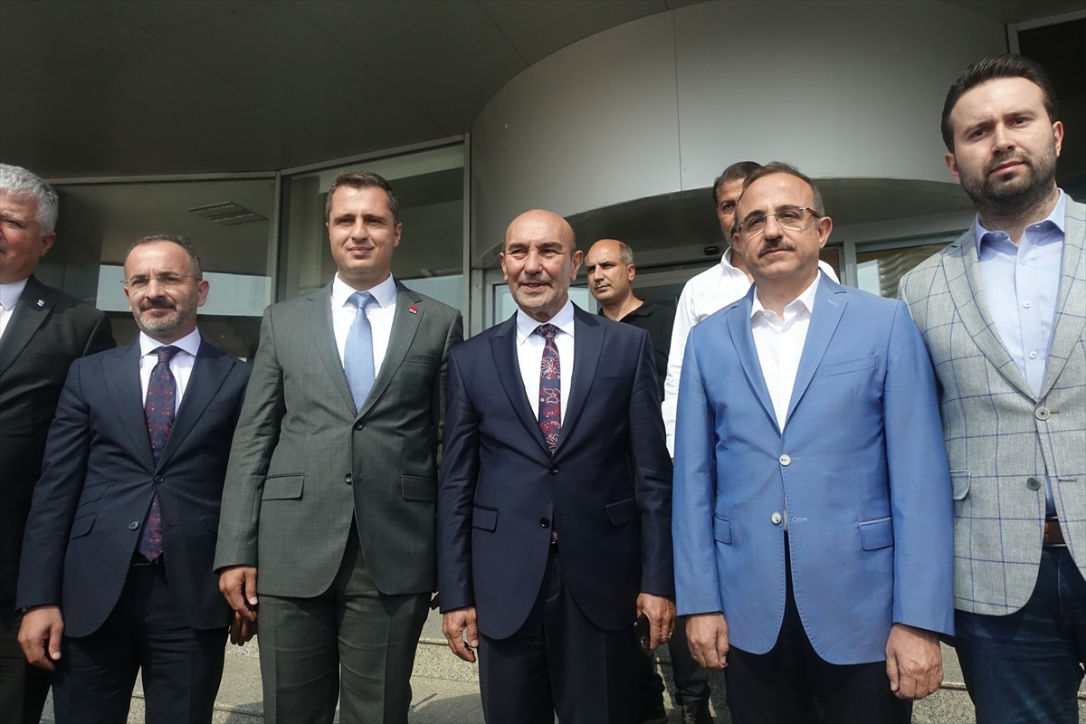 İzmir'de Büyükşehir Belediye Başkanı Soyer ve AK Parti İl Başkanı Sürekli “kentsel dönüşüm” gündemiyle bir araya geldi