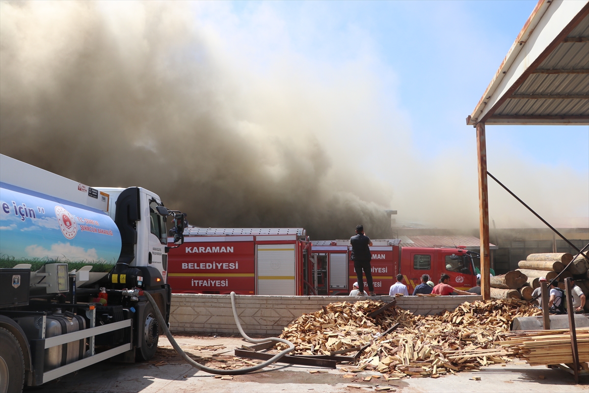 Karaman'da kereste deposunda yangın çıktı