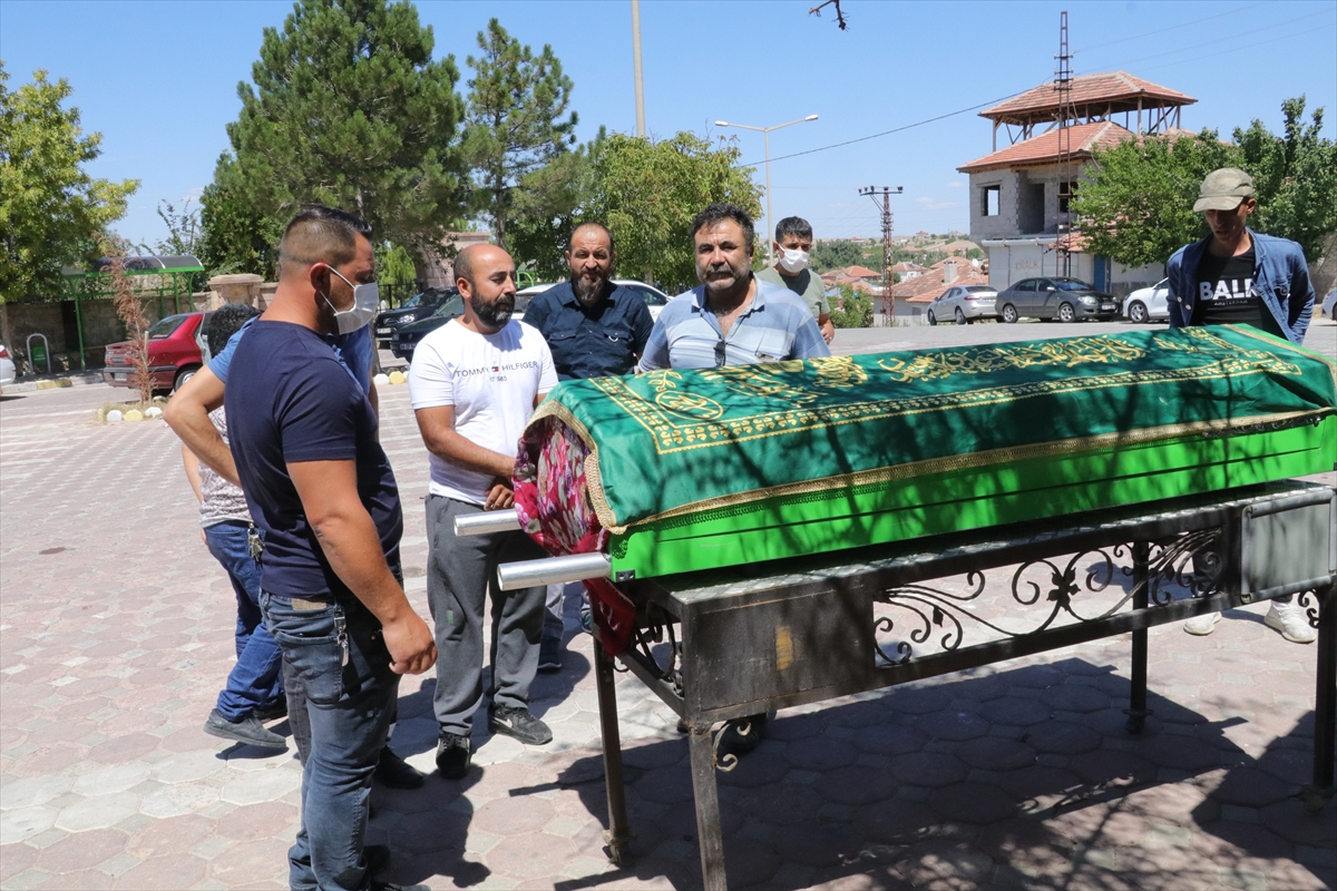 Kayseri'de tüfekle vurularak öldürülen 16 yaşındaki genç kız Yozgat'ta toprağa verildi