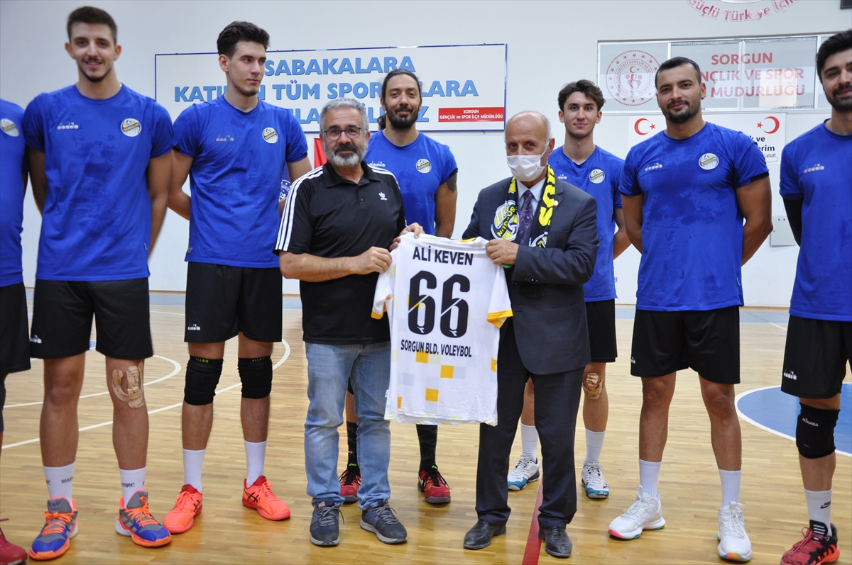 Milletvekili Keven'den Sorgun Belediyespor'a ziyaret