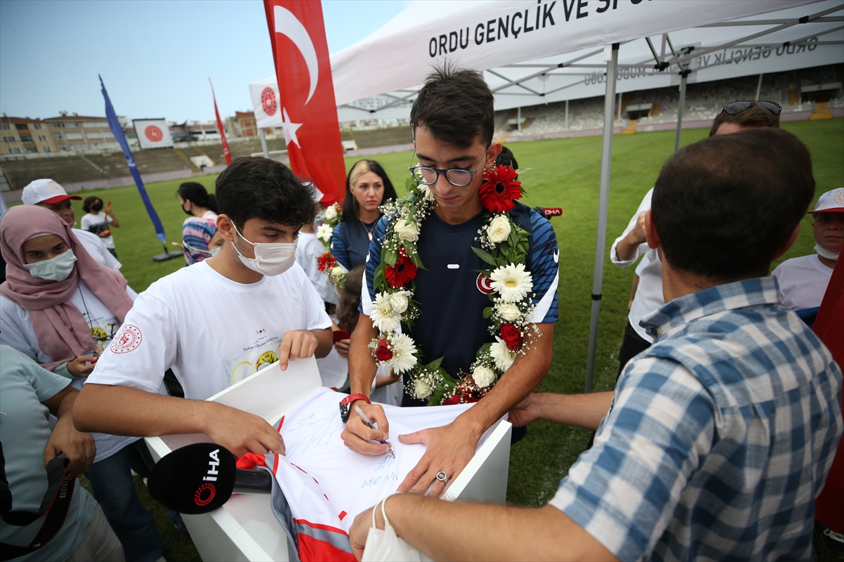 Milli okçular Mete Gazoz ile Yasemin Ecem Anagöz, Ordu'da sporcularla bir araya geldi