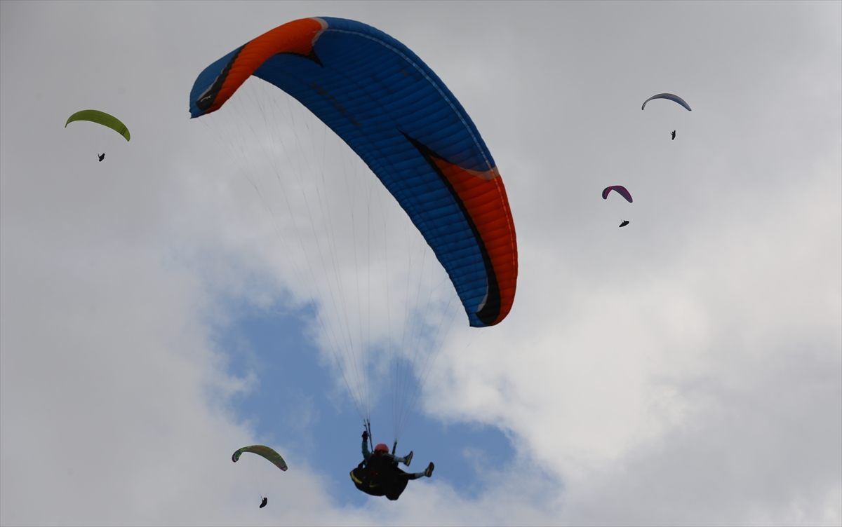 Türkiye Yamaç Paraşütü Mesafe Şampiyonası Aksaray'da başladı