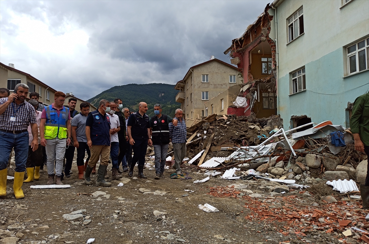 Ulaştırma ve Altyapı Bakanı Karaismailoğlu, Babaçay köyünde inceleme yaptı