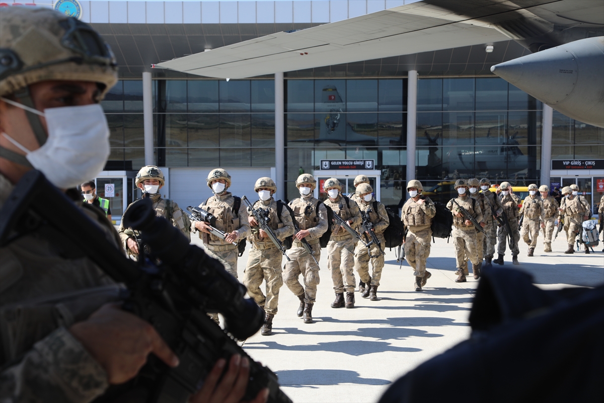 Bingöl'den komandolar dualarla Suriye'ye uğurlandı