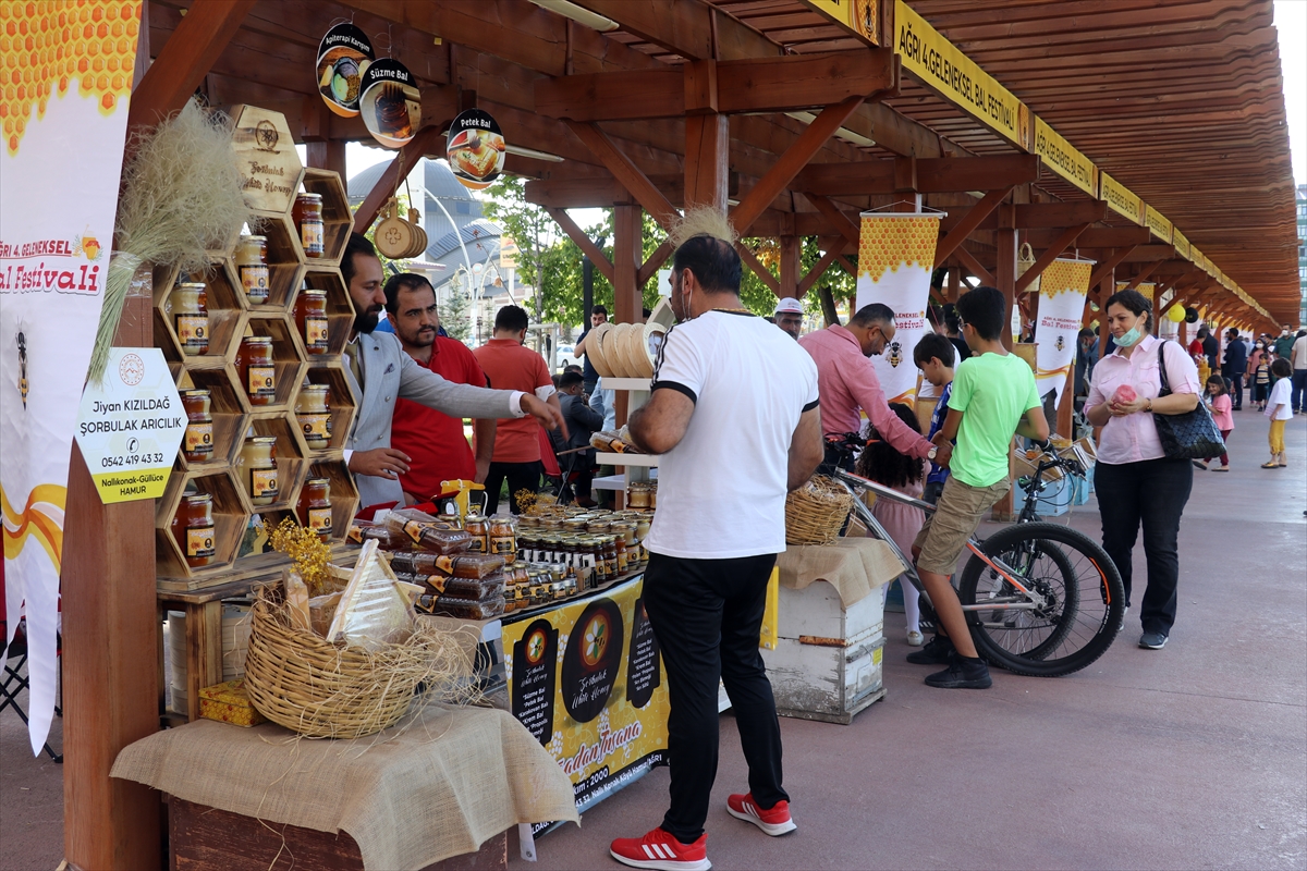 Devlet desteğiyle yüksek rakımda üretilen geven balının tanıtıldığı “Ağrı 4. Bal Festivali” başladı