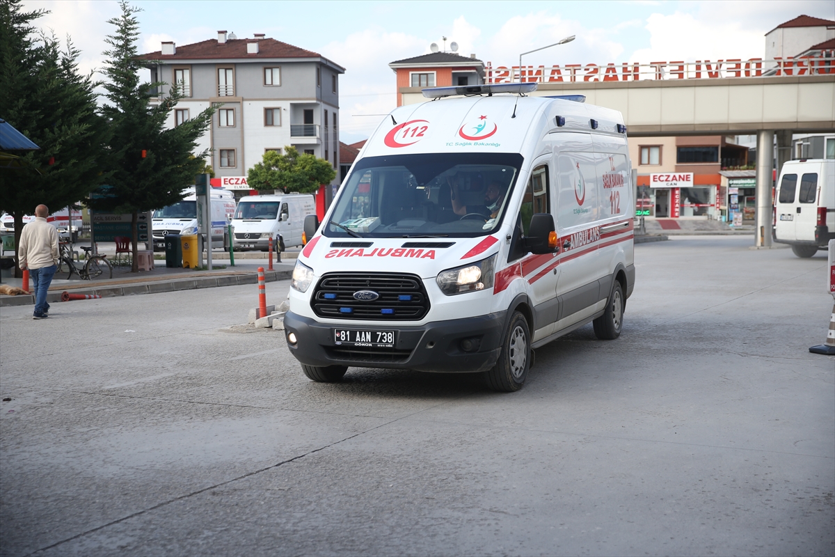 Düzce'de boşanma aşamasındaki eşini öldürdüğü, kayınvalidesini yaraladığı iddia edilen şüpheli yakalandı