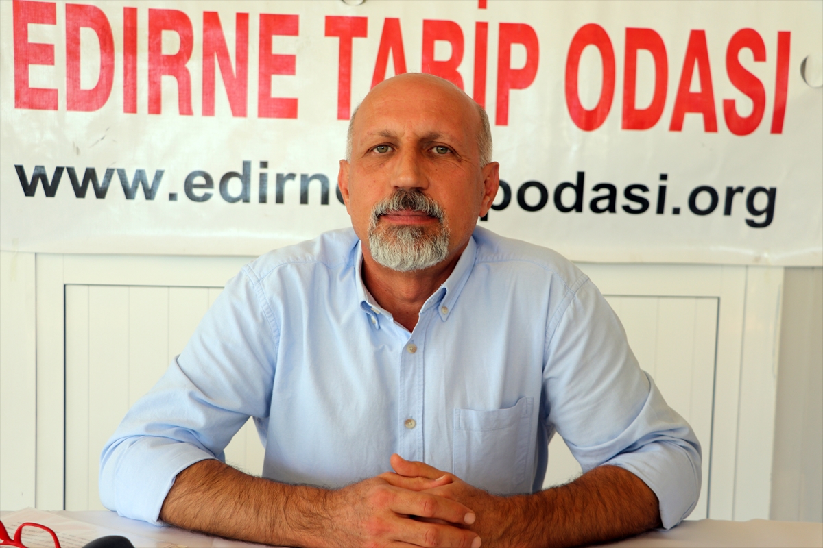 Edirne Tabip Odası Başkanı Prof. Dr. Altun'dan ailelere “12 yaş üzerindeki çocuklarına aşı yaptırmaları” tavsiyesi: