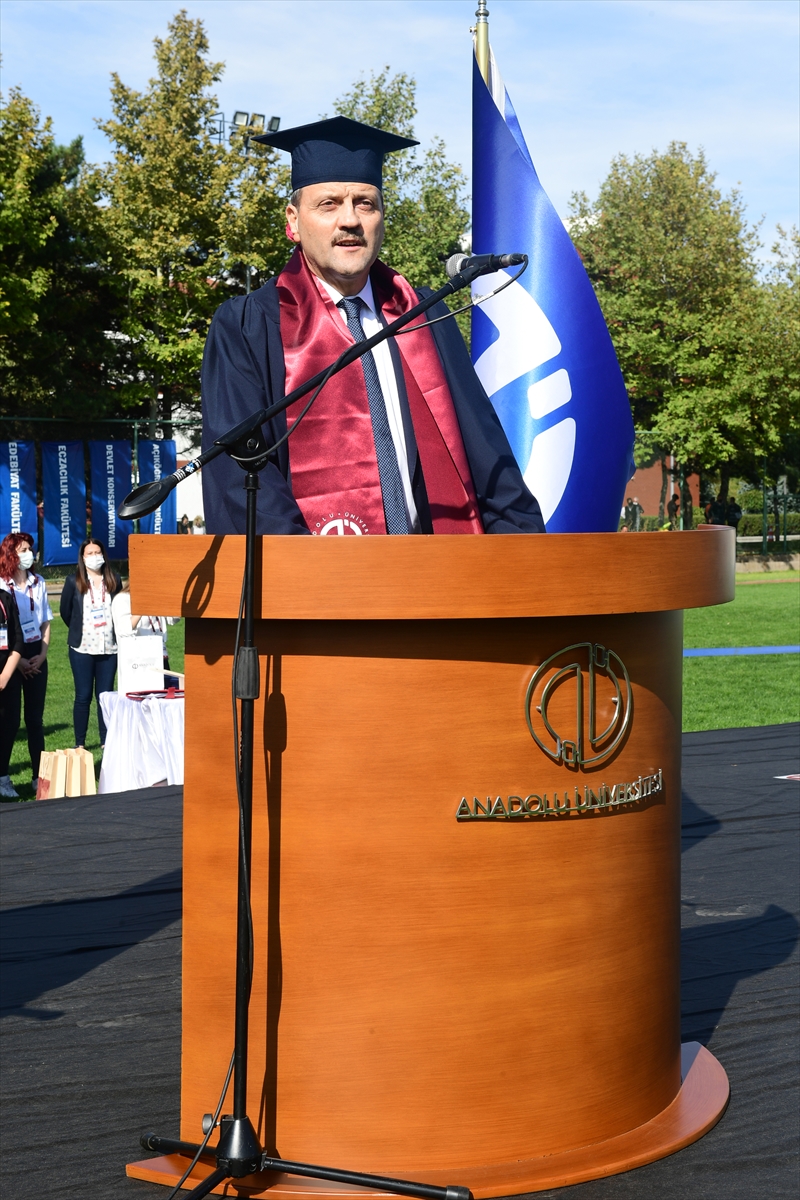 Gazi Üniversitesi Rektörü Prof. Dr. Musa Yıldız Açıköğretim Fakültesinden mezun oldu