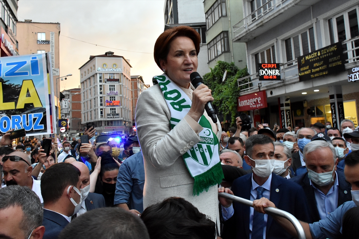 İYİ Parti Genel Başkanı Akşener Samsun'da esnafı ziyaret etti